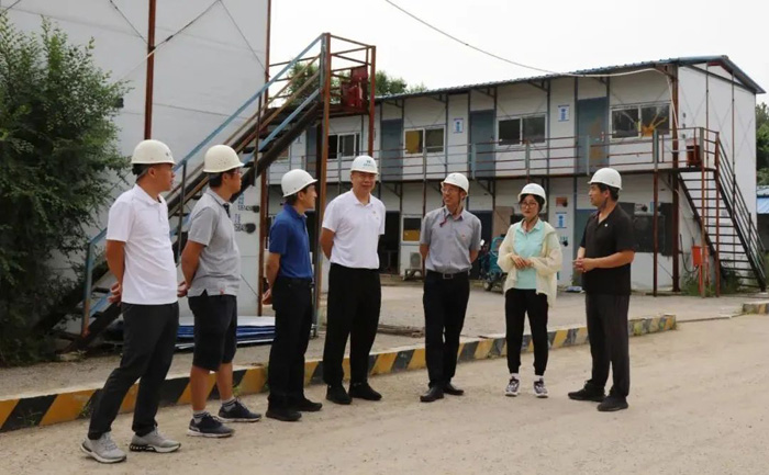 向高溫濕熱下奮戰(zhàn)在一線的公司廣大職工道一聲“你們辛苦了”(圖2) 向高溫濕熱下奮戰(zhàn)在一線的公司廣大職工道一聲“你們辛苦了”(圖2)